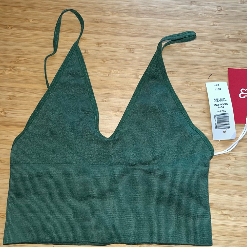 BNWT Aritzia Seamless Longline Bra Sunday Best
Size XS in Nori Green